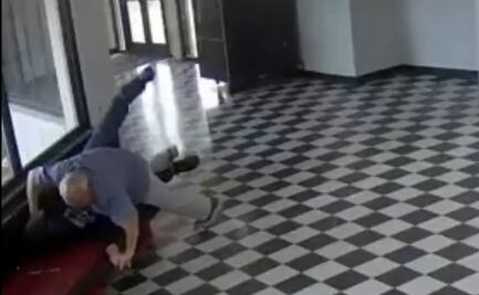 Director de escuela frustra tiroteo en secundaria de Oklahoma; derriba y somete a joven armado