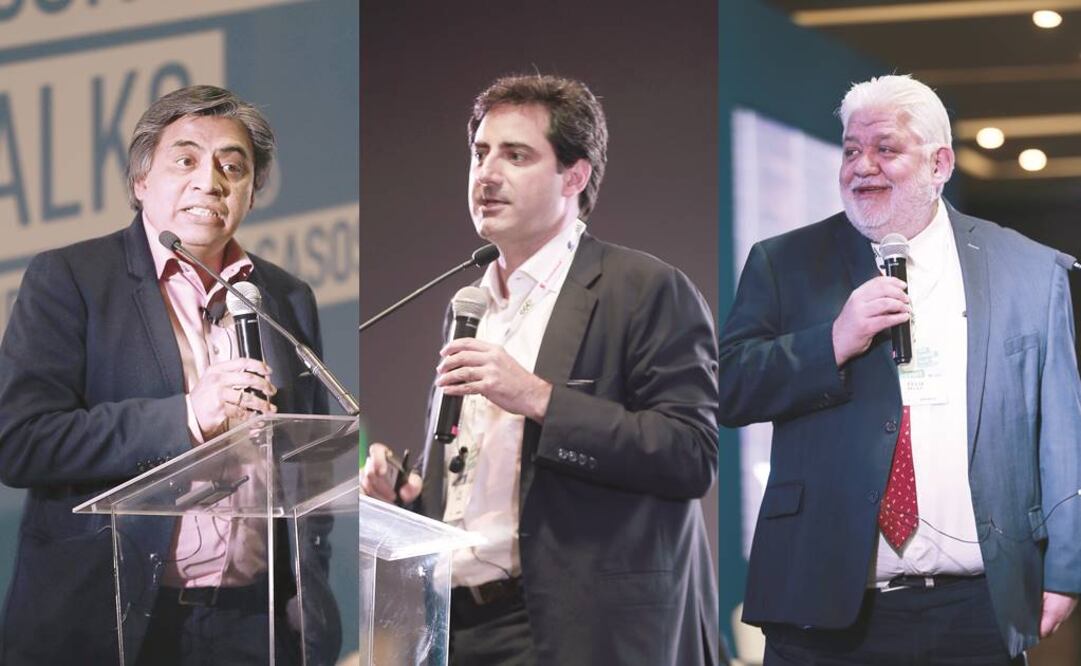 Los asesores Gerardo Esquivel, de la coalición Juntos Haremos Historia; Luis Madrazo, de la coalición Todos Por México, y Félix Vélez, de la coalición Por México al Frente, ayer en el encuentro