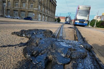 Calor extremo derrite juntas de los rieles de tranvía en Alemania; paralizan el servicio y piden ayuda a ciudadanos
