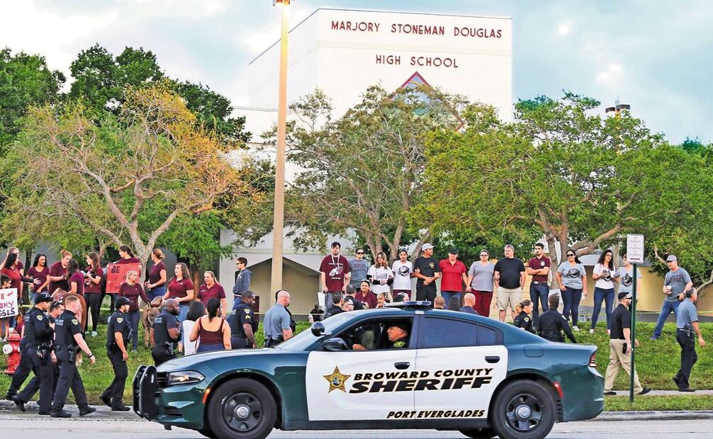 El tiroteo en escuela de Parkland dejó 14 alumnos y 3 profesores muertos. Foto: EFE