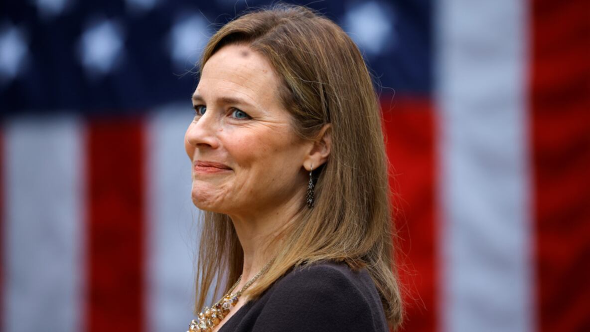 Donald Trump presentó a su nominada para la Corte Suprema, Amy Coney Barrett, en la Casa Blanca. Foto: Reuters