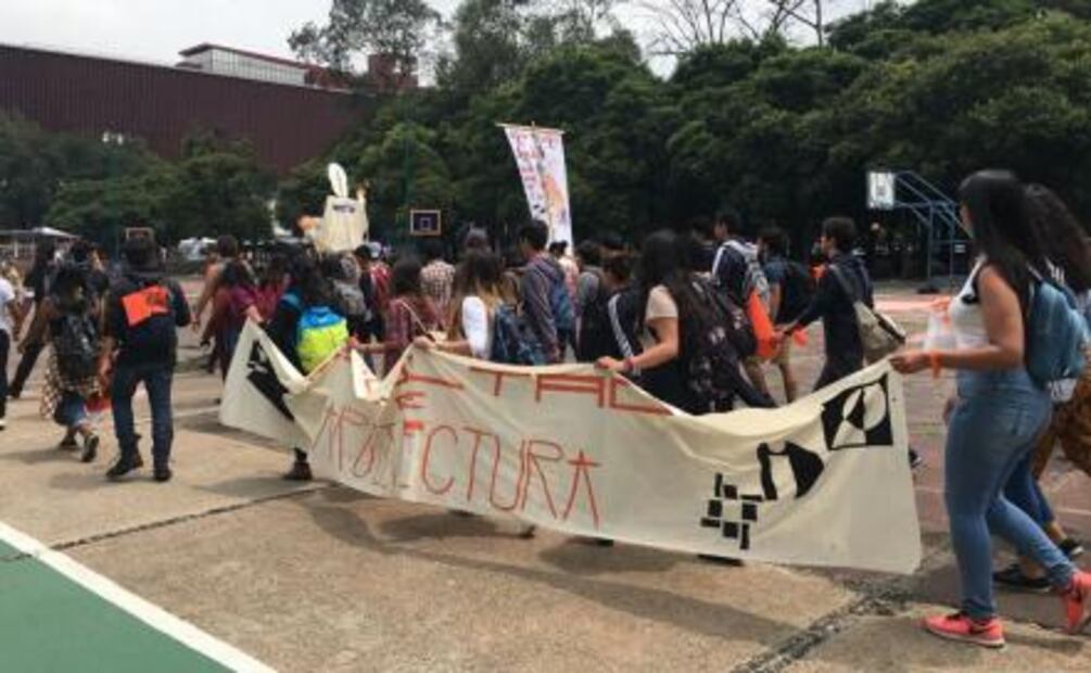 Estudiantes se alistan en CU para realizar “Marcha del Silencio”