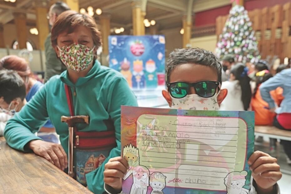 Niños envían por correo sus deseos a los Reyes