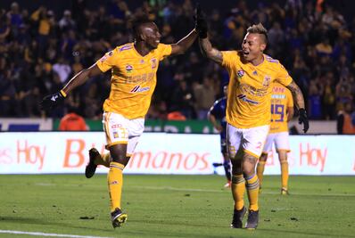 Tigres goleó a los Gallos Blancos en el Volcán
