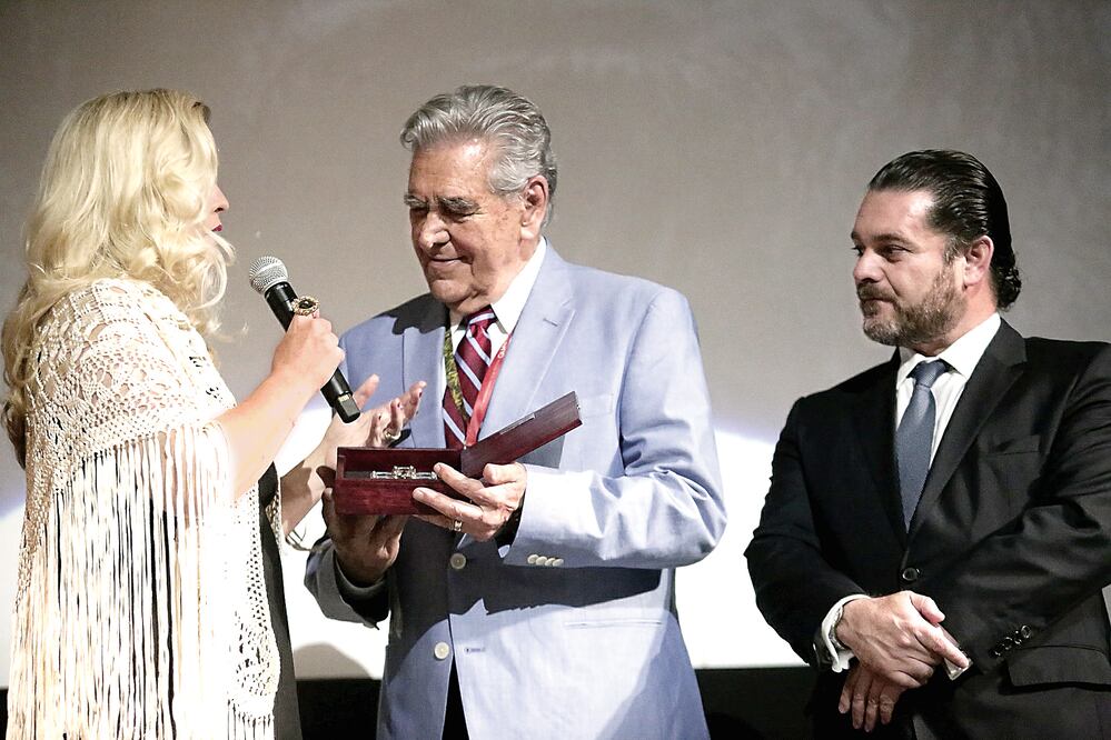 El histrión recibió la Cruz de Plata, máximo galardón otorgado por el Festival Internacional de Cine Guanajuato. (ALEJANDRA LEYVA. EL UNIVERSAL)