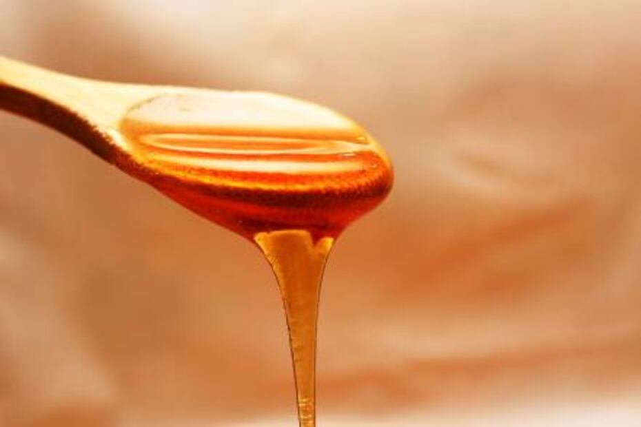 ¿Por qué no es bueno darle miel de abeja a los bebés?