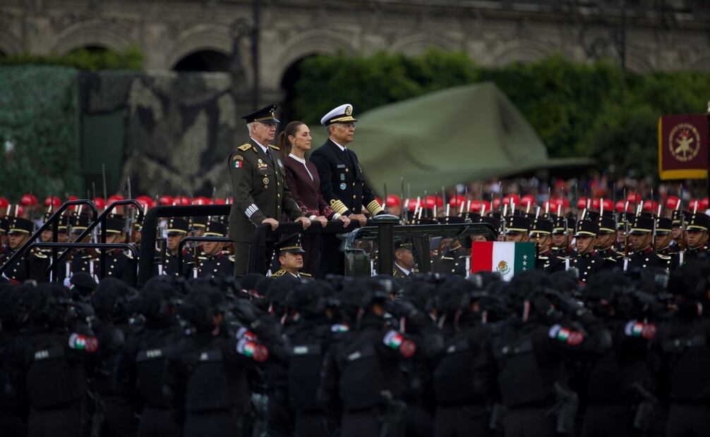 La presidente de México, Claudia Sheinbaum Pardo, a su llegada al desfile cívico militar del 16 de septiembre. Foto: Hugo Salvador / EL UNIVERSAL
