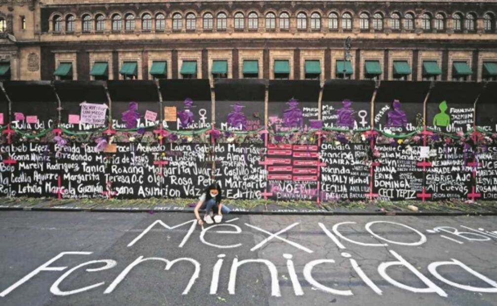 Aumentó 63 mil 650 pesos costo de vallas para blindar Palacio Nacional por marchas del 8M