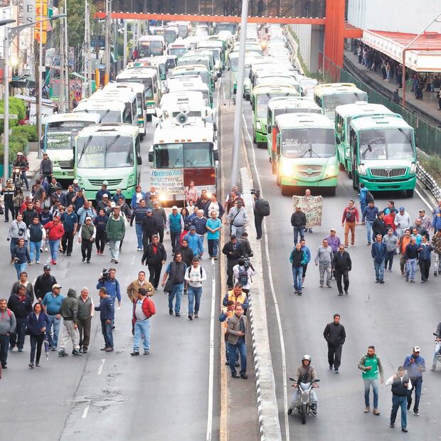 Los transportistas exigen un incremento de 2 pesos a la tarifa. ARCHIVO EL UNIVERSAL