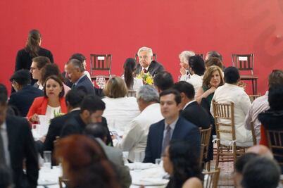 Con manteles blancos reciben a líderes gremiales