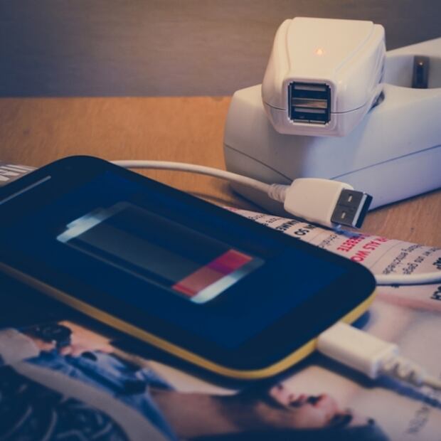 Errores al cargar tu celular que pueden dañar la batería