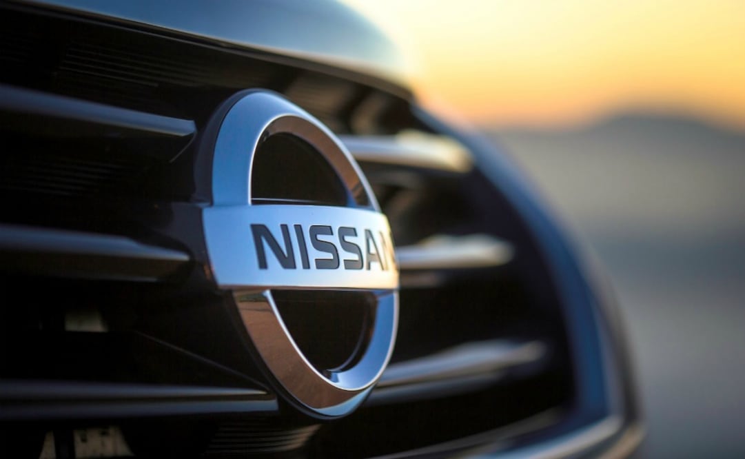 Grupo armado irrumpe en almacén de Nissan y se lleva dos camionetas