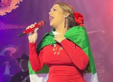 Yuridia defiende la bandera de México durante concierto en Estados Unidos