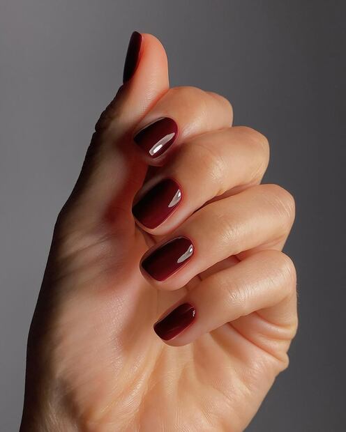 El esmalte burgundy es uno de los colores más sofisticados. Foto: Instagram @matejanova