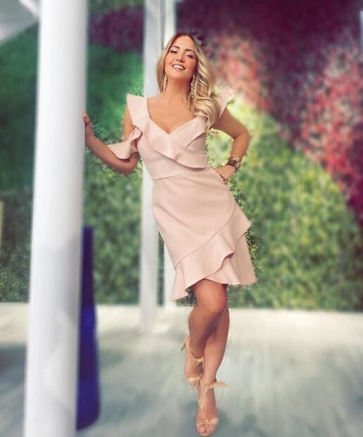 Andrea Legarreta presume sus piernas en el look ideal para esta primavera