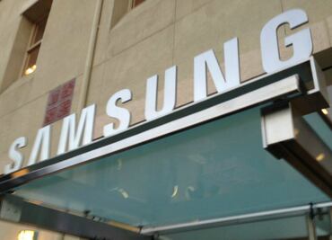 Samsung intenta vender sus smartphone afuera de una Apple Store