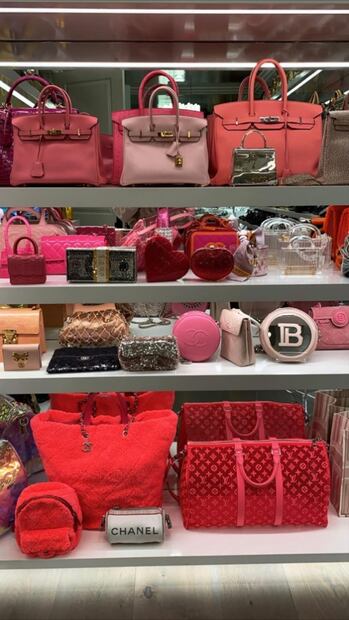 Kylie Jenner presume millonaria colección de bolsos en Instagram