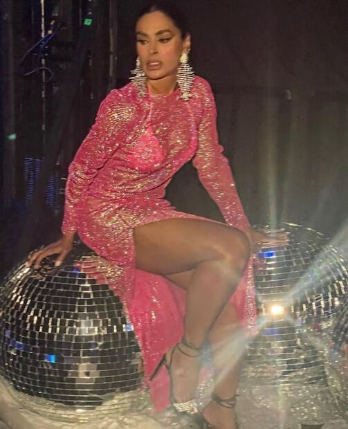 Galilea Montijo lleva la tendencia Barbiecore con transparencias