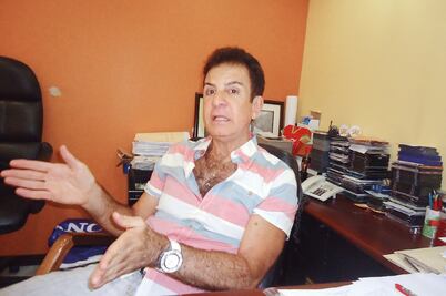 “Los políticos se han robado el país”