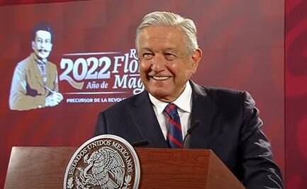 AMLO defiende sus obras de los “ultraconservadores y reaccionarios”... y critica barda de Calderón