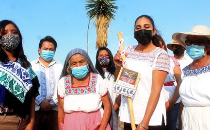Exhortan a indígenas del país a no entregar Bastón de Mando a políticos