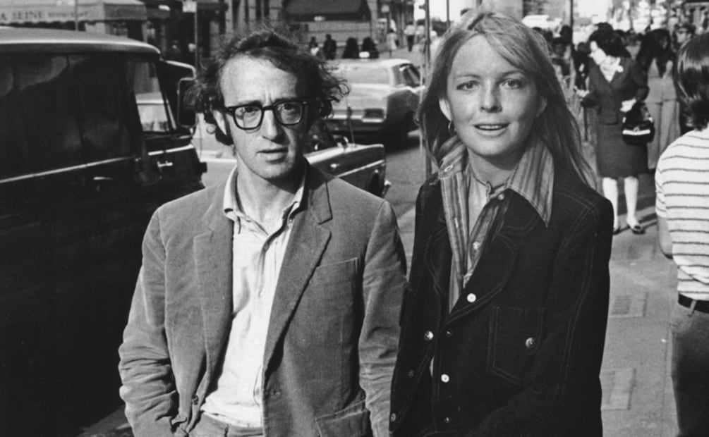 Woody Allen y Diane Keaton caminado por las calles de Nueva York en 1970. 
Foto: Archivo.