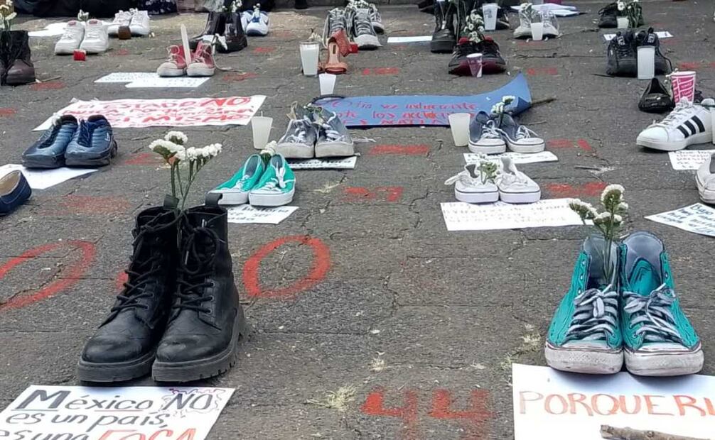 Estudiantes de FES Acatlán realizan memorial para desaparecidos en Teuchitlán (19/03/2025). Foto:  Rebeca Jiménez / EL UNIVERSAL