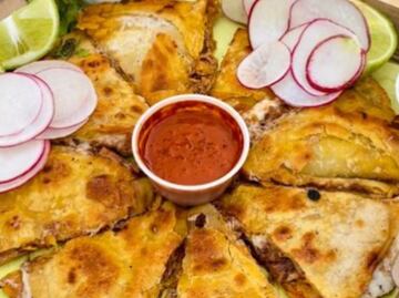 Conoce la Pizzabirria, la invención de la CDMX que vas a amar