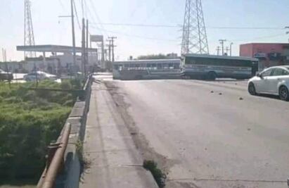 Reportan bloqueos con vehículos y ponchallantas en 2 municipios de Tamaulipas