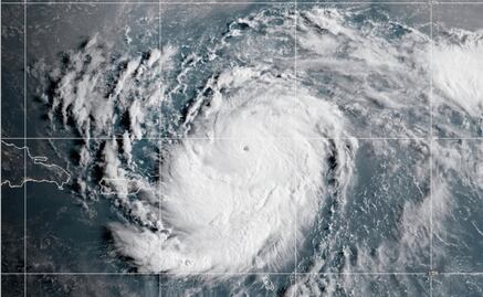 "Erin" se convierte en huracán categoría 5 en el Atlántico; es considerado "catastrófico"