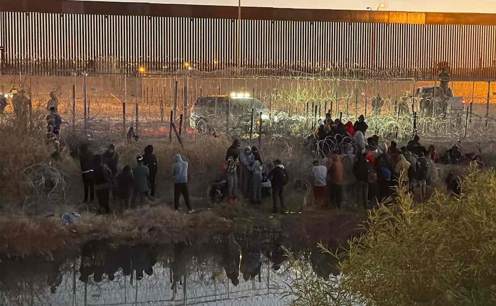 Decenas de migrantes en la frontera con EU. Foto: Especial