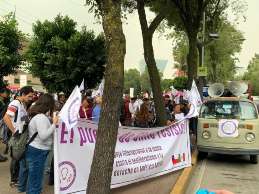 Manifestantes se solidarizan con Chile y protestan en la Ciudad de México 