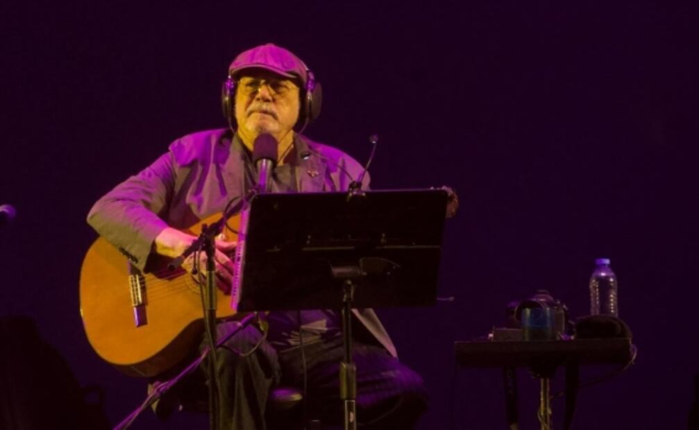 Con lluvia y miles de personas, así se vivió el concierto de Silvio Rodríguez en el Zócalo capitalino 