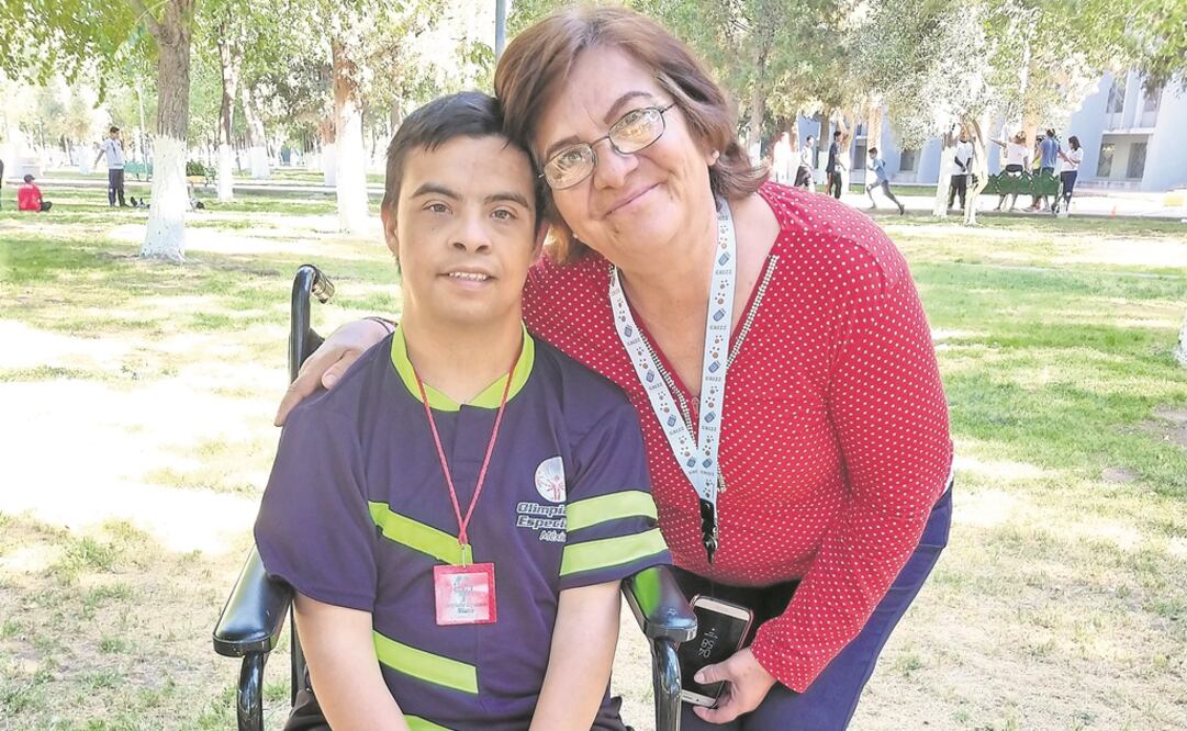 Chuy tiene síndrome de Down y gracias a su mamá pudo desarrollarse en el deporte.
