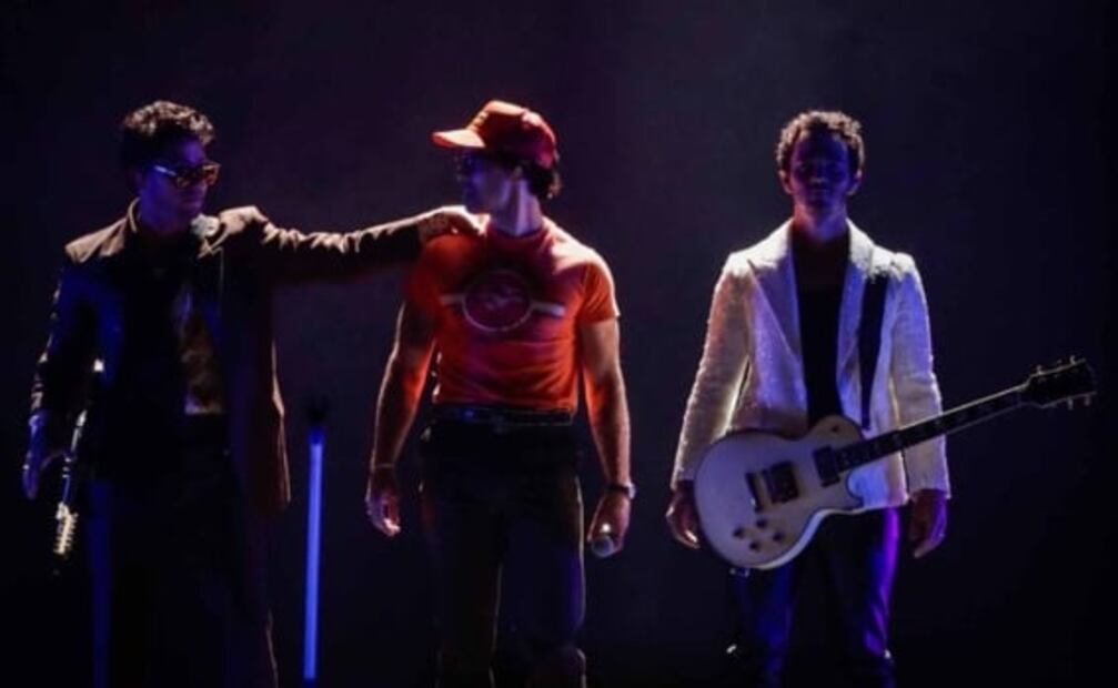 Jonas Brothers enamoran a fans en su regreso a la CDMX