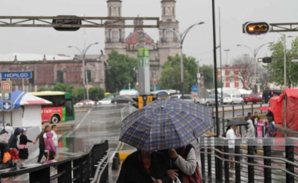 Por fuerte lluvia se desborda Río San Buenaventura en Xochimilco