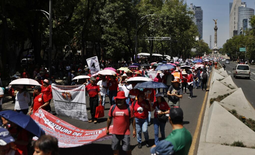 Integrantes de la Coordinadora Nacional de Trabajadores de la Educación marchan por avenida Paseo de la Reforma, en la Ciudad de México, el 15 de mayo de 2025. Foto: Diego Simón Sánchez/EL UNIVERSAL
