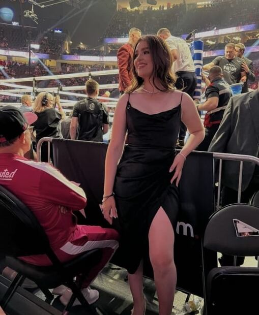 El increíble vestido de plumas de Emily, hija del Canelo Álvarez