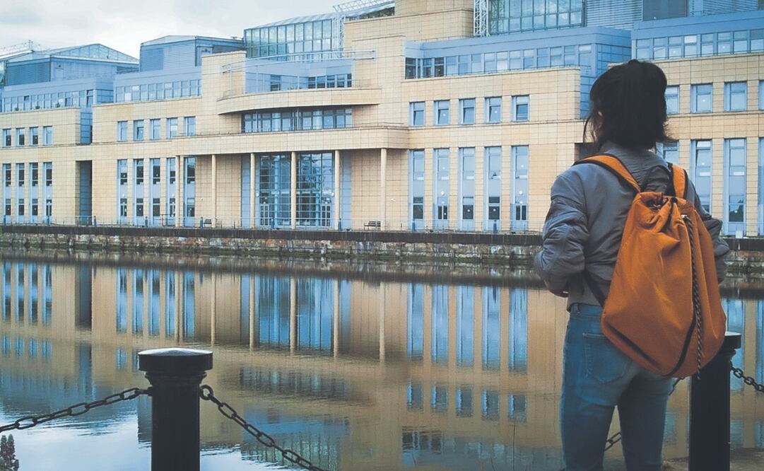 Alejandra Herrera y Armando Bautista García protagonizan la película de ciencia ficción ubicada en el año 2080 y rodada en Europa. FOTOS: BENUCA FILMS