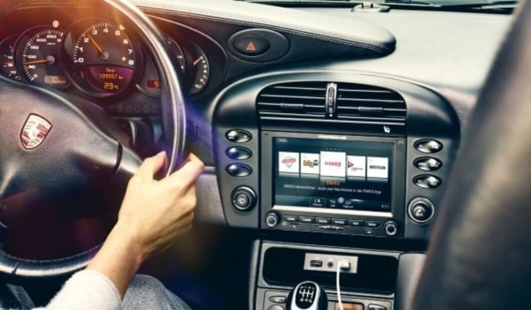 Porsche venderá “radios modernos” para sus modelos retro 