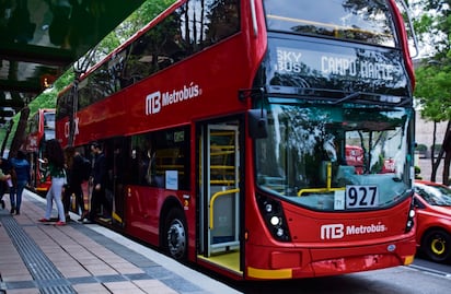 Caos en Metro y Metrobús de la CDMX; usuarios reportan retrasos en Líneas 2, 3 y 5