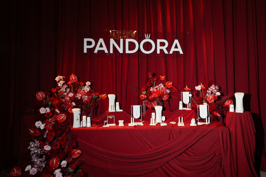 La instalación principal del evento celebró la magia de la colección Holidays 2025. Foto: Cortesía