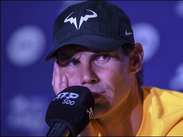 Rafa Nadal agobiado por los fanáticos mexicanos en el abierto de Acapulco