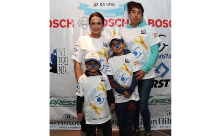 Condecoran a niños con cáncer en concurso de robótica