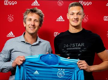 La inusual presentación del nuevo portero del Ajax