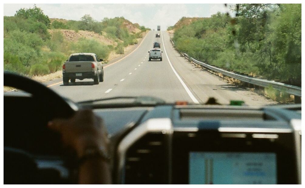 Luego de un viaje en carretera revisa el estado del motor. Foto: Pexels