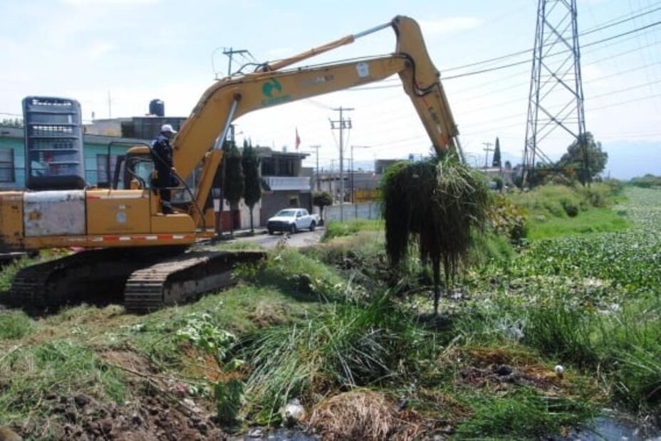 Realizan tareas de limpieza en canal Acapol para evitar desbordamientos