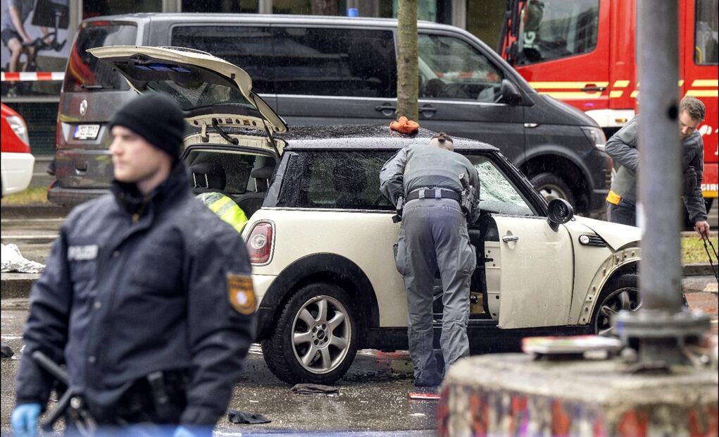 Servicios de emergencia atienden a personas tras un atropellamiento en Munich, Alemania, el jueves 13 de febrero de 2025. Foto: AP