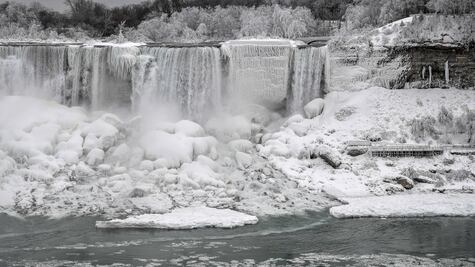 ¿Por qué las cataratas del Niágara no pueden congelarse "al completo"?