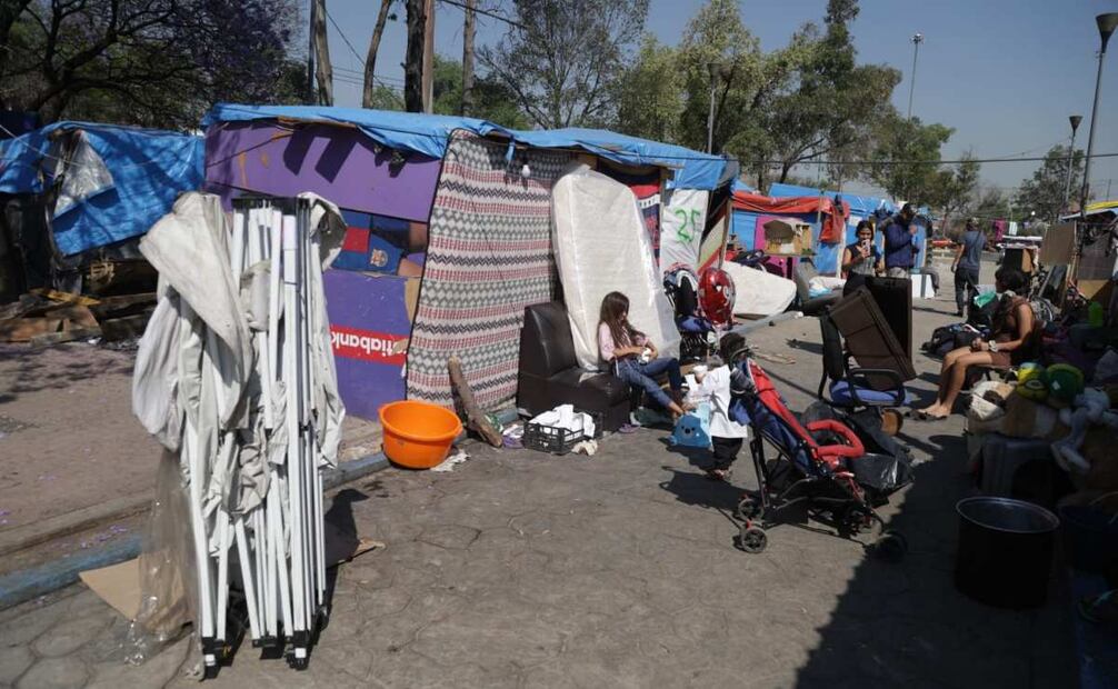 Migrantes fueron advertidos sobre desalojos (12/03/2025). Foto: Carlos Mejía / EL UNIVERSAL